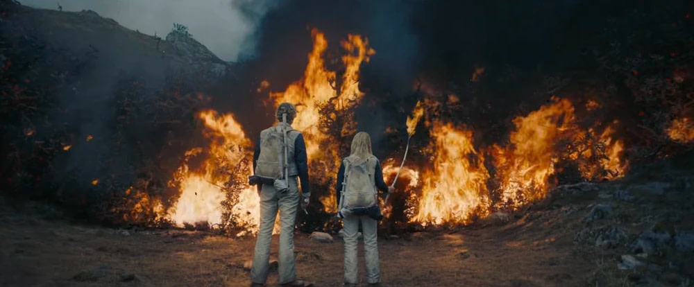 Haymitch et Maysilee de dos